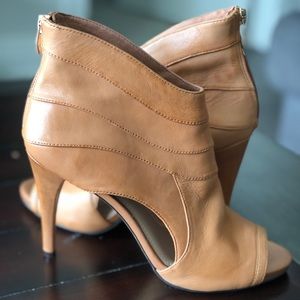 Vince Camuto Heels 👠